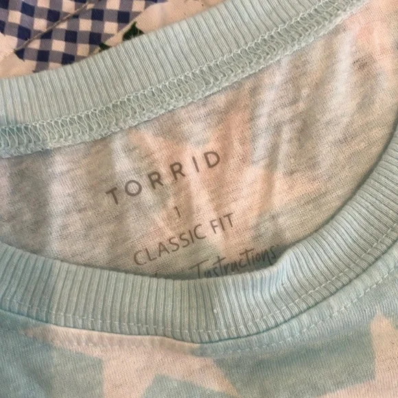 Torrid Light Blue Star Print Short Sleeve Tee - Picture 3 of 7